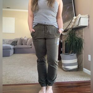 GAP Men's (Unisex) Slim Olive Joggers